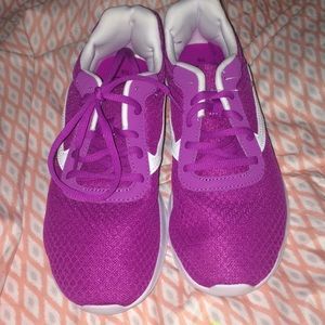Athletic works tennis shoes